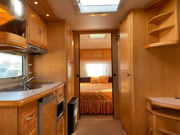 Hobby 560 UFF bj.2005 met QUEENSBED, MOVER en VOORTENT - Afbeelding 5