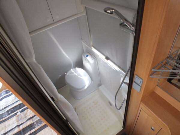 KNAUS Sudwind 450 TF bj.2002, met DOREMA VOORTENT en DOUCHE - Afbeelding 21