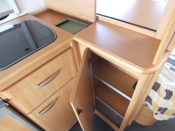 KNAUS Sudwind 450 TF bj.2002, met DOREMA VOORTENT en DOUCHE - Afbeelding 16