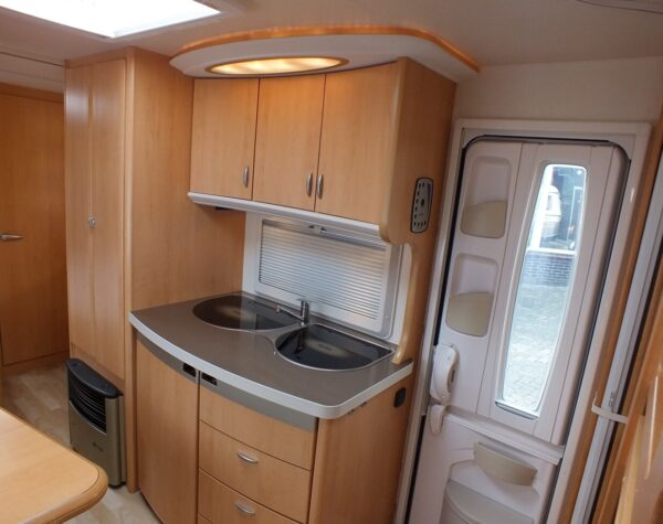 HOBBY De Luxe 500 KMFE bj.2008, STAPELBED, VOORTENT, MOVER - Afbeelding 13