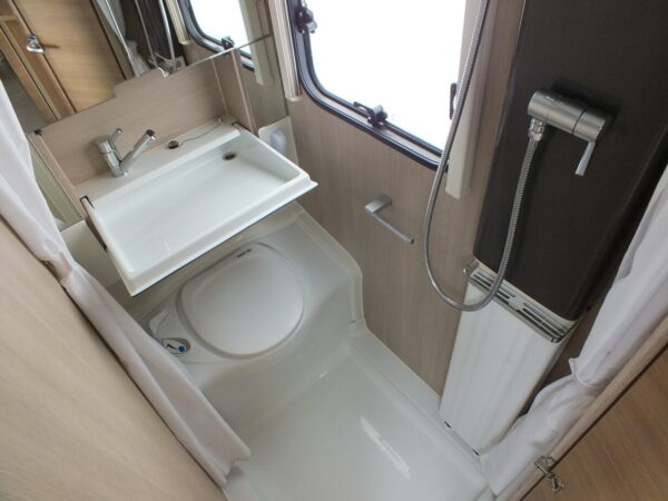 ADRIA Adora 613 PK bj.2016, 8 SLAAPPLAATSEN, MOVER, ALDE, DOUCHE, VOORTENT - Afbeelding 27