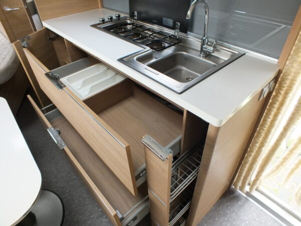 ADRIA Adora 613 PK bj.2016, 8 SLAAPPLAATSEN, MOVER, ALDE, DOUCHE, VOORTENT - Afbeelding 21