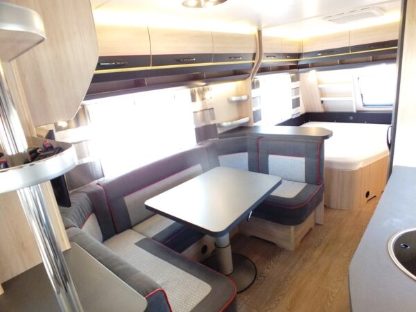 HOBBY De Luxe 650 KMFE bj.2017, 7 SLAAPPLAATSEN, MOVER - Afbeelding 12