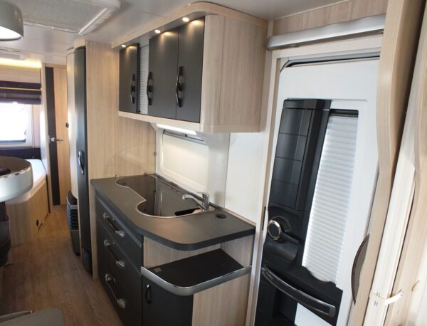HOBBY De Luxe 650 KMFE bj.2017, 7 SLAAPPLAATSEN, MOVER - Afbeelding 19