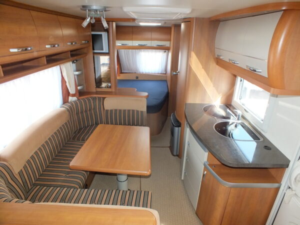 Hobby Excellent 560 KMFE, bj.2010, 6 persoons, voortent, luifel - Afbeelding 5