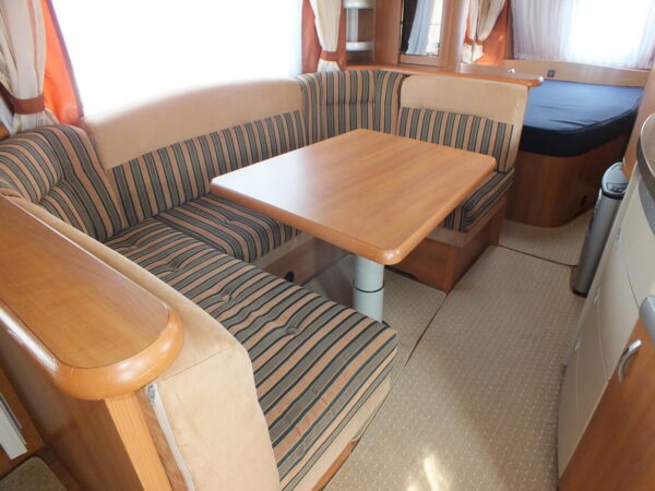 Hobby Excellent 560 KMFE, bj.2010, 6 persoons, voortent, luifel - Afbeelding 8