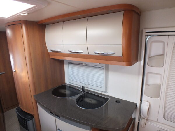 Hobby Excellent 560 KMFE, bj.2010, 6 persoons, voortent, luifel - Afbeelding 17