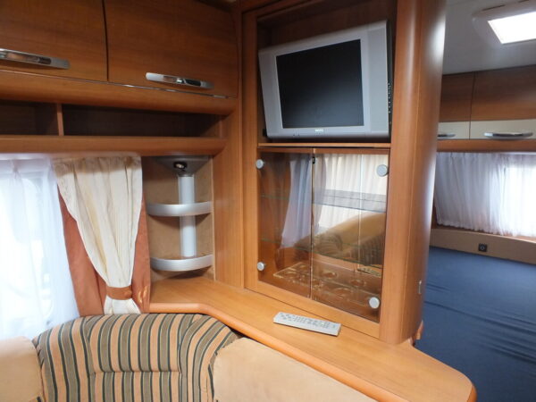 Hobby Excellent 560 KMFE, bj.2010, 6 persoons, voortent, luifel - Afbeelding 21