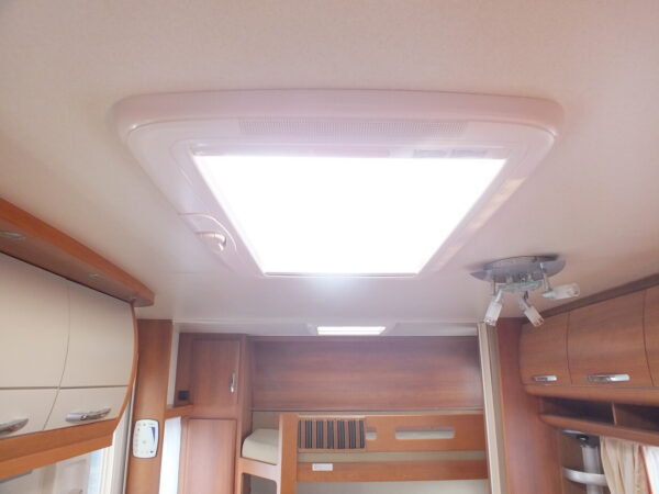 Hobby Excellent 560 KMFE, bj.2010, 6 persoons, voortent, luifel - Afbeelding 25