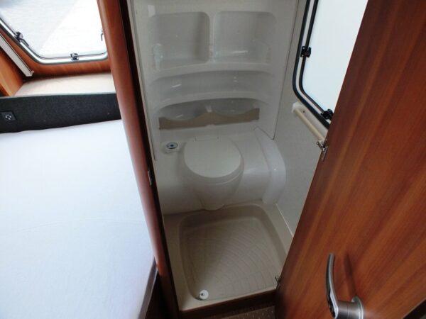 Hobby Prestige 720 UKFE, bj.2011, 8 persoons met Isabella voortent - Afbeelding 24