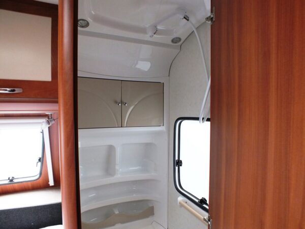 Hobby Prestige 720 UKFE, bj.2011, 8 persoons met Isabella voortent - Afbeelding 23