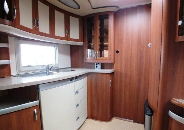 Hobby Prestige 720 UKFE, bj.2011, 8 persoons met Isabella voortent - Afbeelding 14