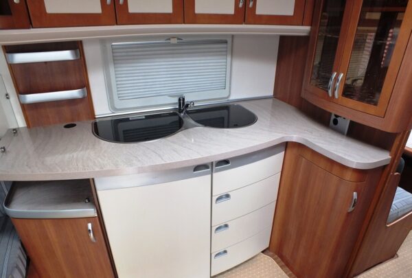 Hobby Prestige 720 UKFE, bj.2011, 8 persoons met Isabella voortent - Afbeelding 12