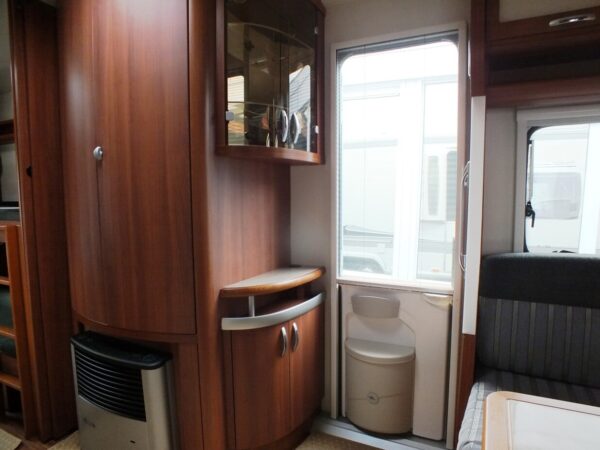 Hobby Prestige 720 UKFE, bj.2011, 8 persoons met Isabella voortent - Afbeelding 9