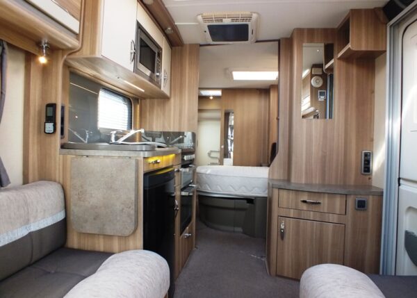 STERLING ECCLES bj.2014 NIEUWSTAAT MET QUEENSBED BOMVOL - Afbeelding 12