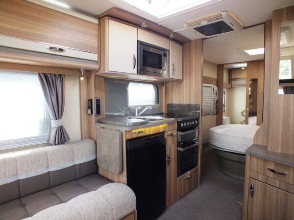STERLING ECCLES bj.2014 NIEUWSTAAT MET QUEENSBED BOMVOL - Afbeelding 14