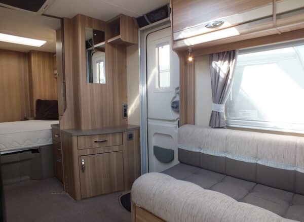 STERLING ECCLES bj.2014 NIEUWSTAAT MET QUEENSBED BOMVOL - Afbeelding 13