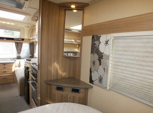 STERLING ECCLES bj.2014 NIEUWSTAAT MET QUEENSBED BOMVOL - Afbeelding 35