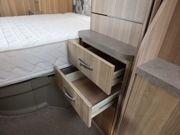 STERLING ECCLES bj.2014 NIEUWSTAAT MET QUEENSBED BOMVOL - Afbeelding 30
