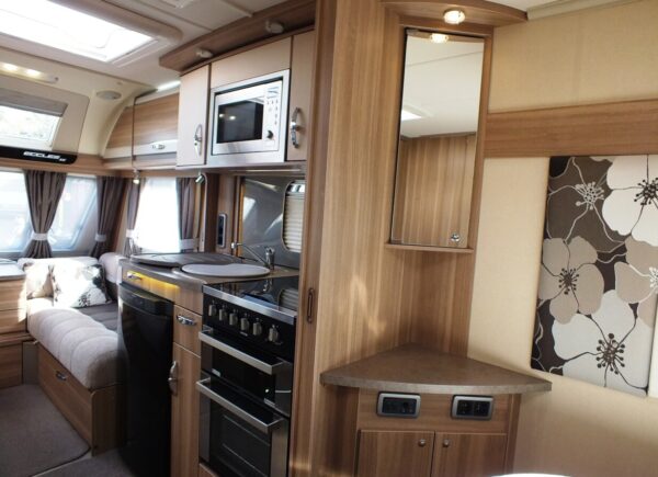 STERLING ECCLES bj.2014 NIEUWSTAAT MET QUEENSBED BOMVOL - Afbeelding 19