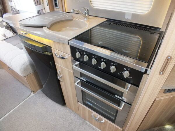 STERLING ECCLES bj.2014 NIEUWSTAAT MET QUEENSBED BOMVOL - Afbeelding 16
