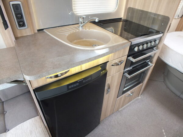 STERLING ECCLES bj.2014 NIEUWSTAAT MET QUEENSBED BOMVOL - Afbeelding 15