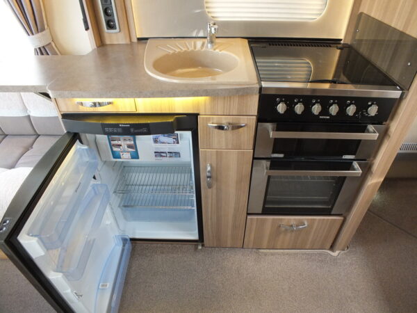 STERLING ECCLES bj.2014 NIEUWSTAAT MET QUEENSBED BOMVOL - Afbeelding 18