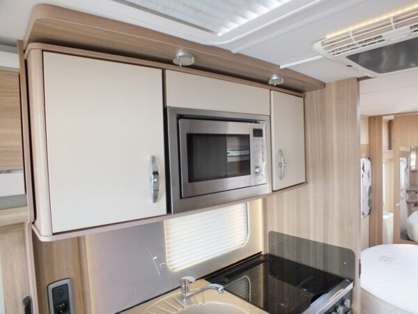 STERLING ECCLES bj.2014 NIEUWSTAAT MET QUEENSBED BOMVOL - Afbeelding 28