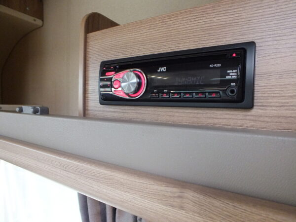STERLING ECCLES bj.2014 NIEUWSTAAT MET QUEENSBED BOMVOL - Afbeelding 29