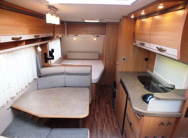KNAUS Sudwind 500 FSK bj.2014, 7 slaapplaatsen, met VOORTENT - Afbeelding 6