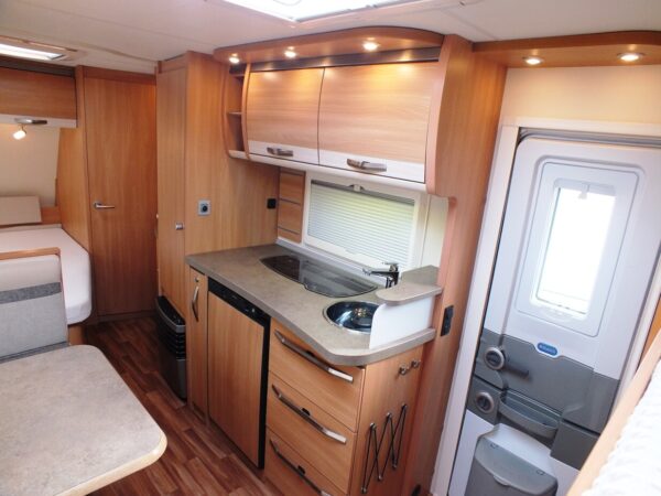 KNAUS Sudwind 500 FSK bj.2014, 7 slaapplaatsen, met VOORTENT - Afbeelding 18