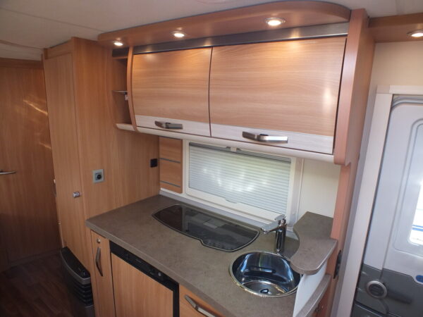 KNAUS Sudwind 500 FSK bj.2014, 7 slaapplaatsen, met VOORTENT - Afbeelding 19