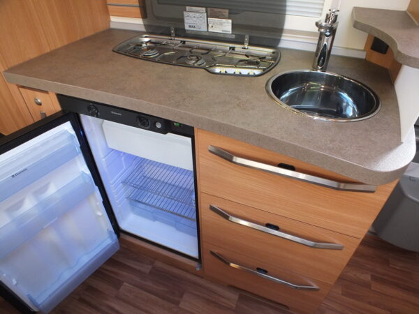 KNAUS Sudwind 500 FSK bj.2014, 7 slaapplaatsen, met VOORTENT - Afbeelding 22