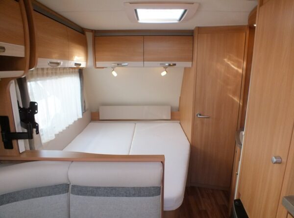 KNAUS Sudwind 500 FSK bj.2014, 7 slaapplaatsen, met VOORTENT - Afbeelding 7