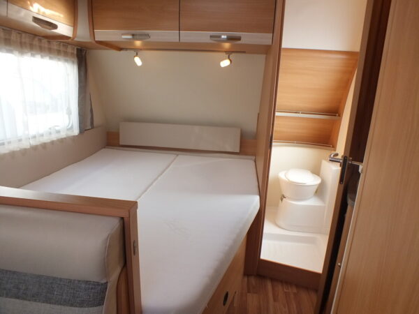 KNAUS Sudwind 500 FSK bj.2014, 7 slaapplaatsen, met VOORTENT - Afbeelding 8
