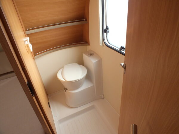 KNAUS Sudwind 500 FSK bj.2014, 7 slaapplaatsen, met VOORTENT - Afbeelding 27