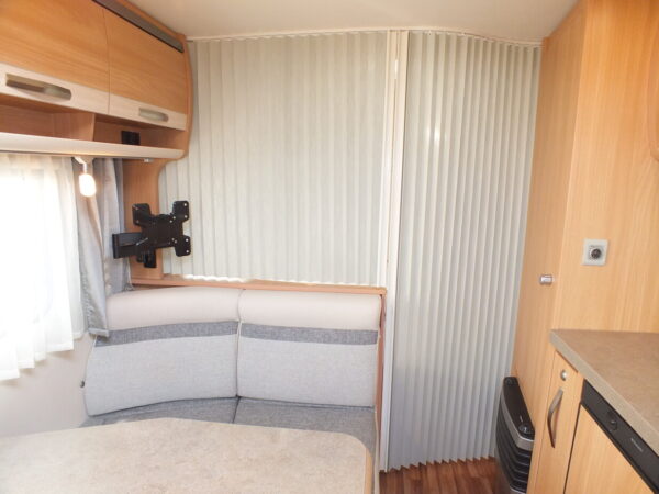 KNAUS Sudwind 500 FSK bj.2014, 7 slaapplaatsen, met VOORTENT - Afbeelding 9