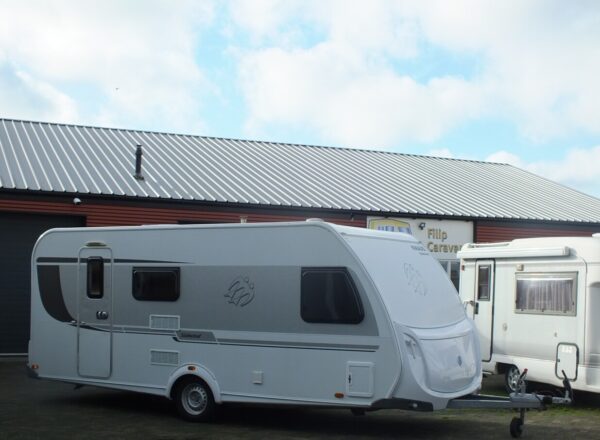 KNAUS Sudwind 500 FSK bj.2014, 7 slaapplaatsen, met VOORTENT