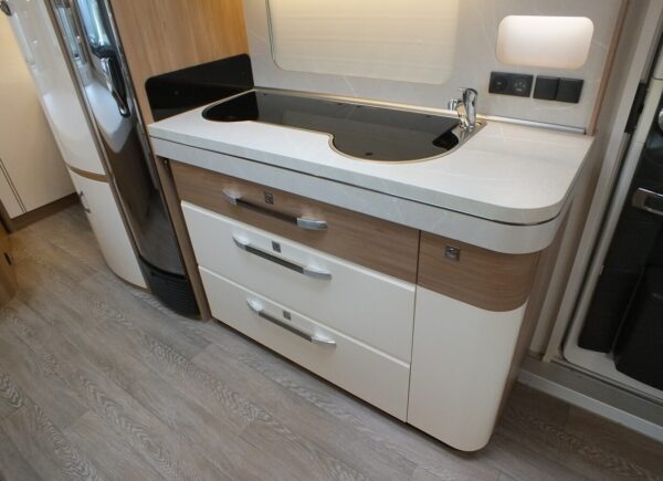 HOBBY Excellent 650 UMFE bj.2021, 5 SLAAPPLAATSEN, VOORTENT - Afbeelding 16