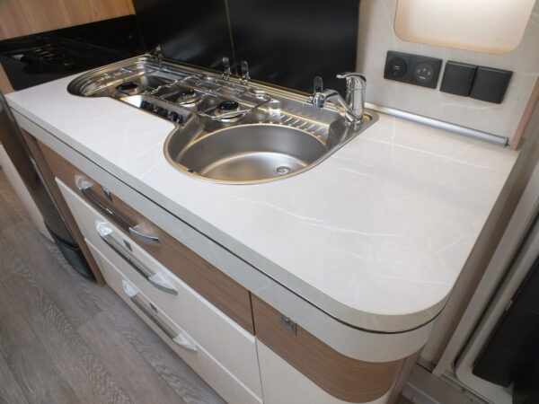 HOBBY Excellent 650 UMFE bj.2021, 5 SLAAPPLAATSEN, VOORTENT - Afbeelding 17