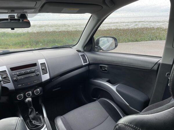 Mitsubishi Outlander 2.0 MPI 2WD 2010 Grijs - Afbeelding 12