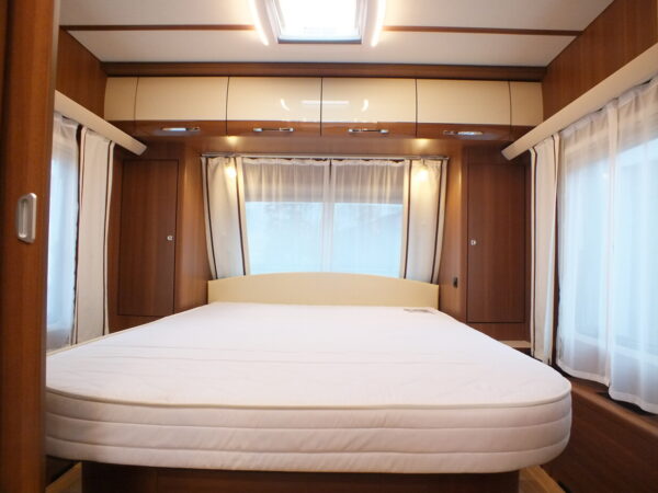 LMC Exquisit 695 VIP, QUEENSBED, DOUCHE, MIDDENZIT - Afbeelding 7