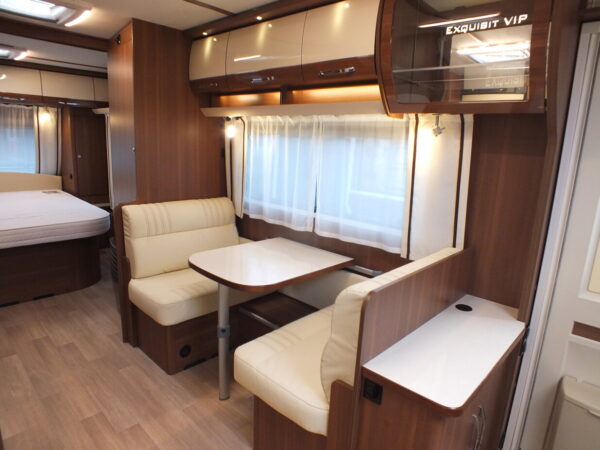 LMC Exquisit 695 VIP, QUEENSBED, DOUCHE, MIDDENZIT - Afbeelding 12