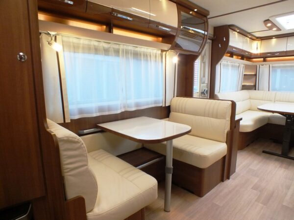 LMC Exquisit 695 VIP, QUEENSBED, DOUCHE, MIDDENZIT - Afbeelding 13