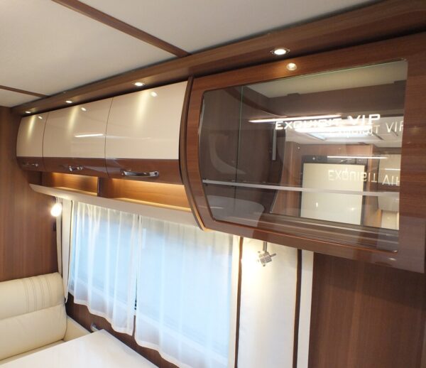 LMC Exquisit 695 VIP, QUEENSBED, DOUCHE, MIDDENZIT - Afbeelding 29