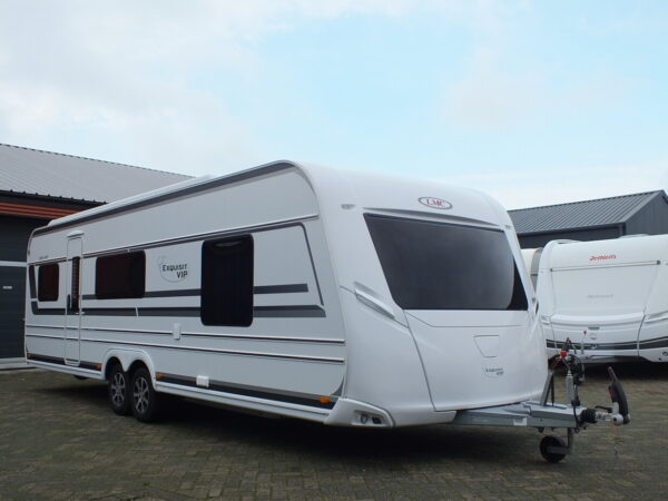 LMC Exquisit 695 VIP, QUEENSBED, DOUCHE, MIDDENZIT