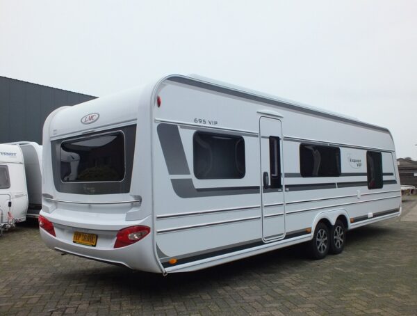 LMC Exquisit 695 VIP, QUEENSBED, DOUCHE, MIDDENZIT - Afbeelding 4