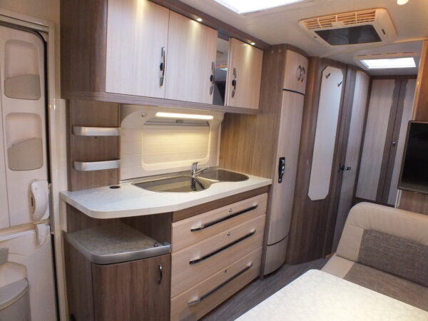 HOBBY De Luxe 545 KMFE bj.2014, met AIRCO, MOVER, VOORTENT - Afbeelding 14