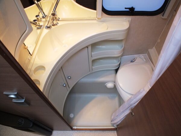 ADRIA Adiva 462 PD bj.2010, BOILER, DOUCHE, VLOERVERWARMING - Afbeelding 24