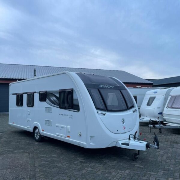 SWIFT FREESTYLE SE 54EB. bj, 2019 Met VOORTENT en MOVER